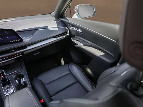 Certified 2025 Cadillac XT4 Premium Luxury FWD image 25