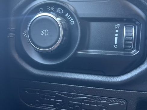 Used 2025 Jeep Wrangler Unlimited Sahara AWD/4WD image 21