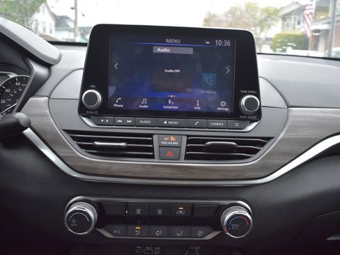 Used 2025 Nissan Altima 2.5 SV FWD image 19
