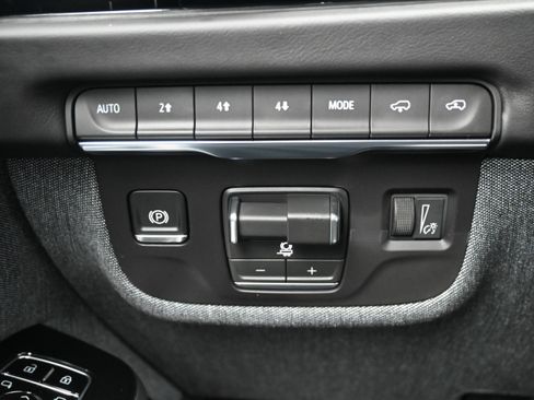 Used 2026 Cadillac Escalade ESV Platinum Sport w/ LPO, ONYX Package AWD/4WD image 27