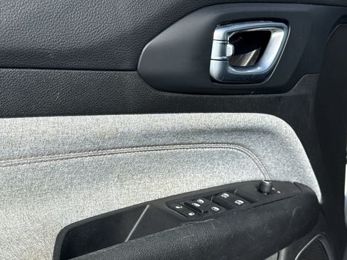 Used 2022 Jeep Compass Latitude image 14