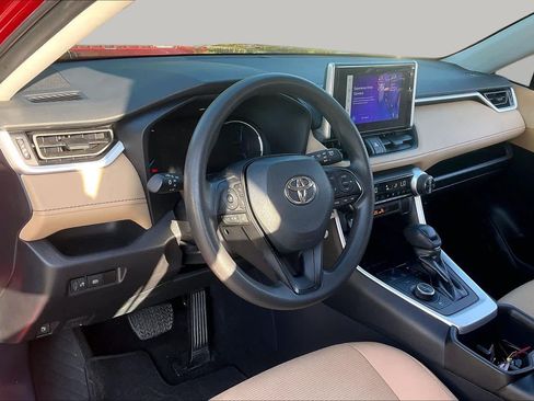 Used 2025 Toyota RAV4 LE AWD/4WD image 17
