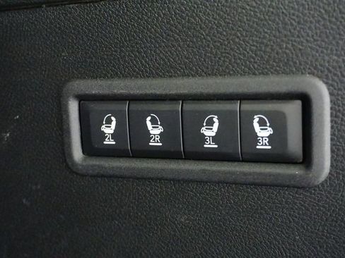 Used 2023 Jeep Wagoneer Series III w/ Premium Group I image 18