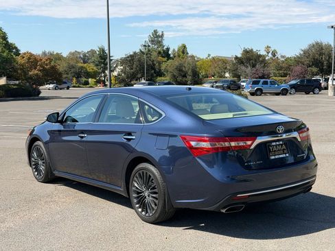 Used 2018 Toyota Avalon Touring image 3