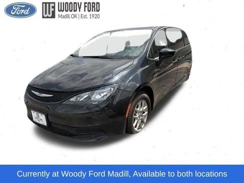 Used 2023 Chrysler Voyager LX FWD image 1