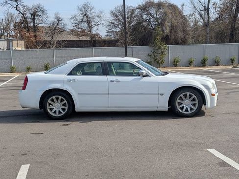 Used 2006 Chrysler 300 C w/ Protection Group II image 4