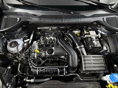 Used 2024 Volkswagen Taos SE image 38