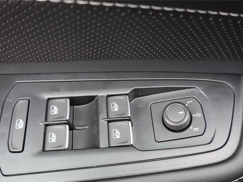 New 2026 Volkswagen Atlas SE image 13