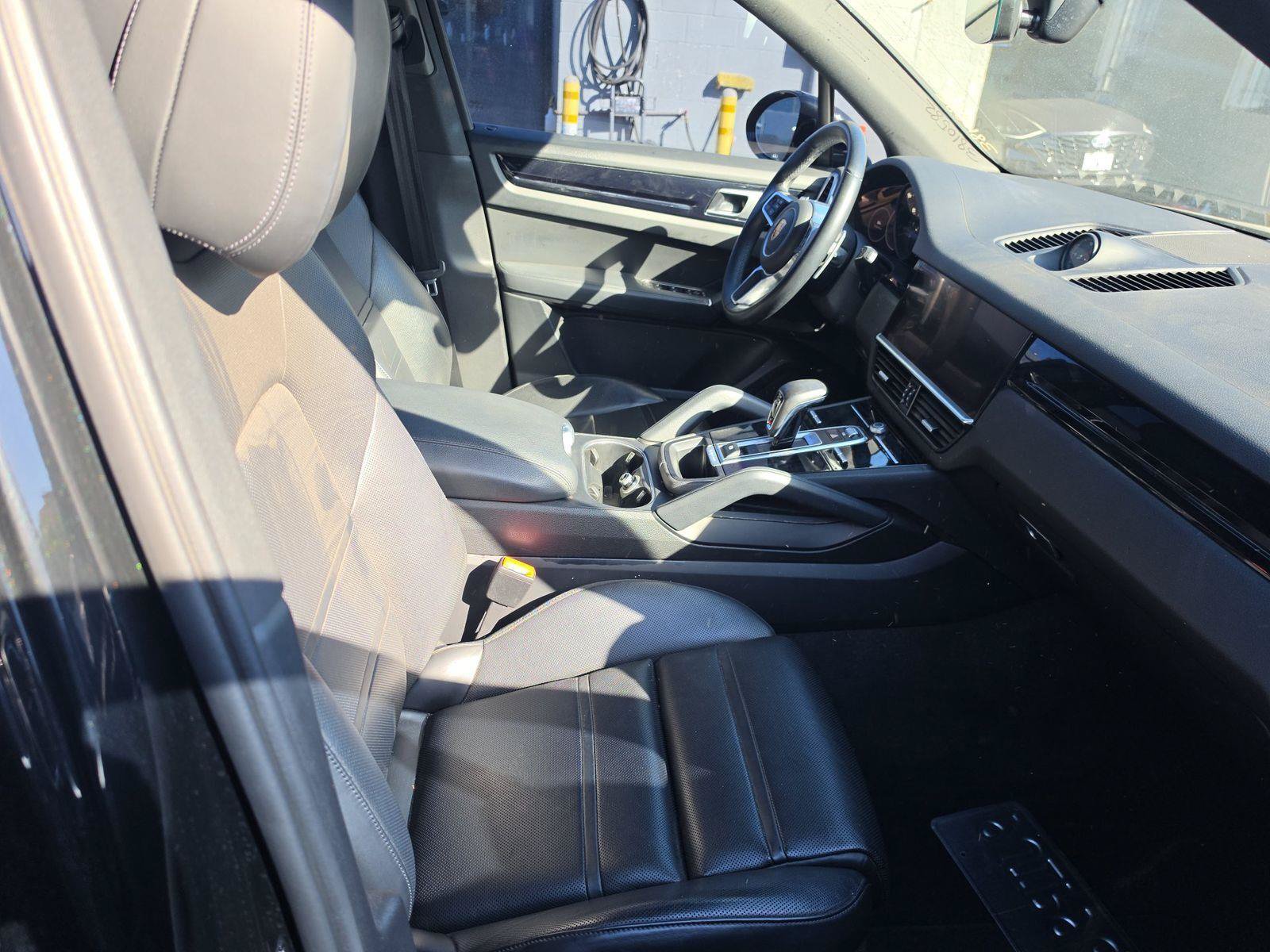 Used 2023 Porsche Cayenne AWD/4WD image 11