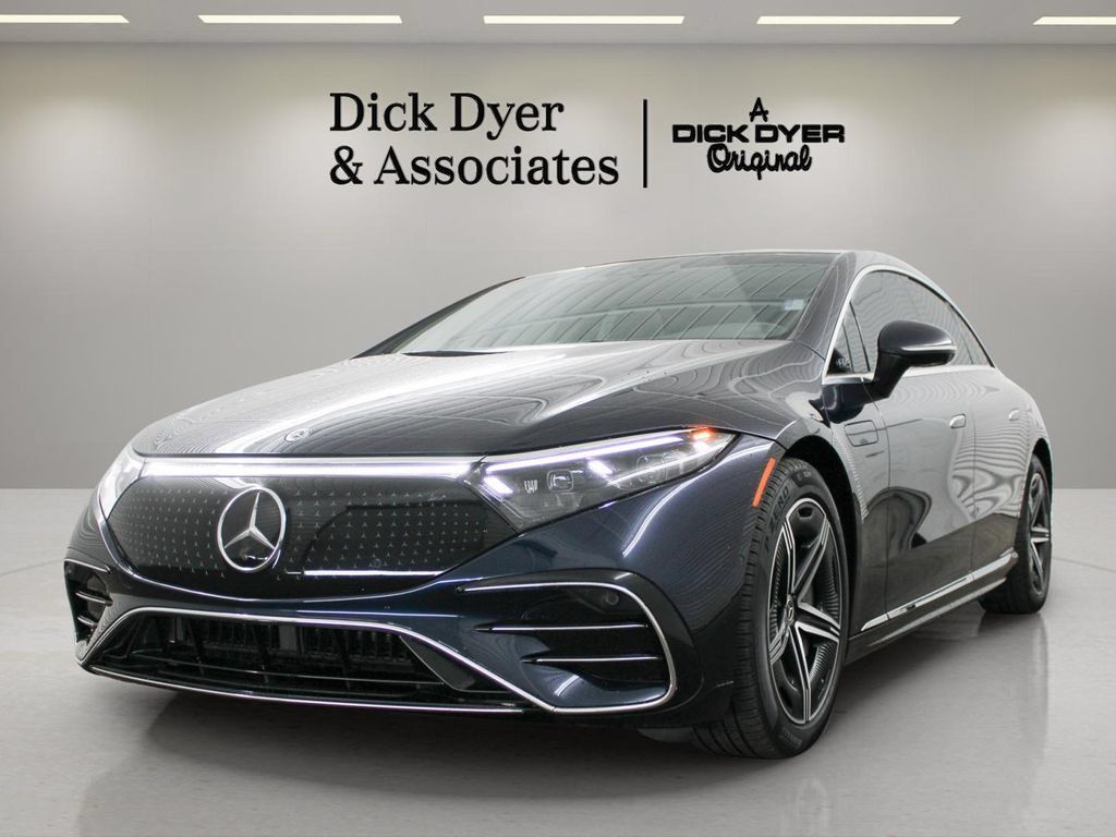 Used 2023 Mercedes-Benz EQS 580 4MATIC Sedan image 5