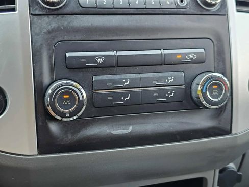 Used 2014 Nissan Frontier SV image 23