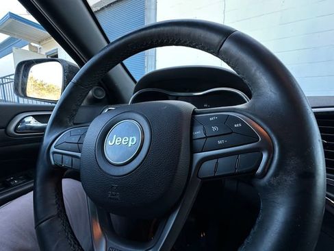 Used 2019 Jeep Grand Cherokee Laredo image 19