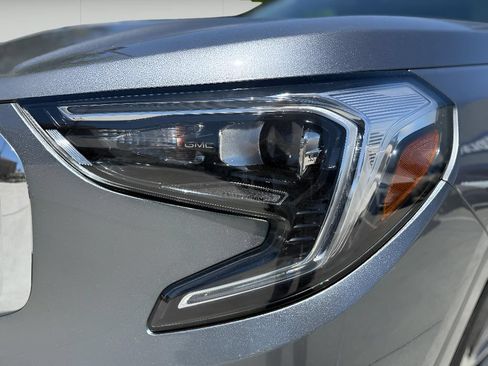 Used 2020 GMC Terrain Denali w/ Denali Premium Package FWD image 9