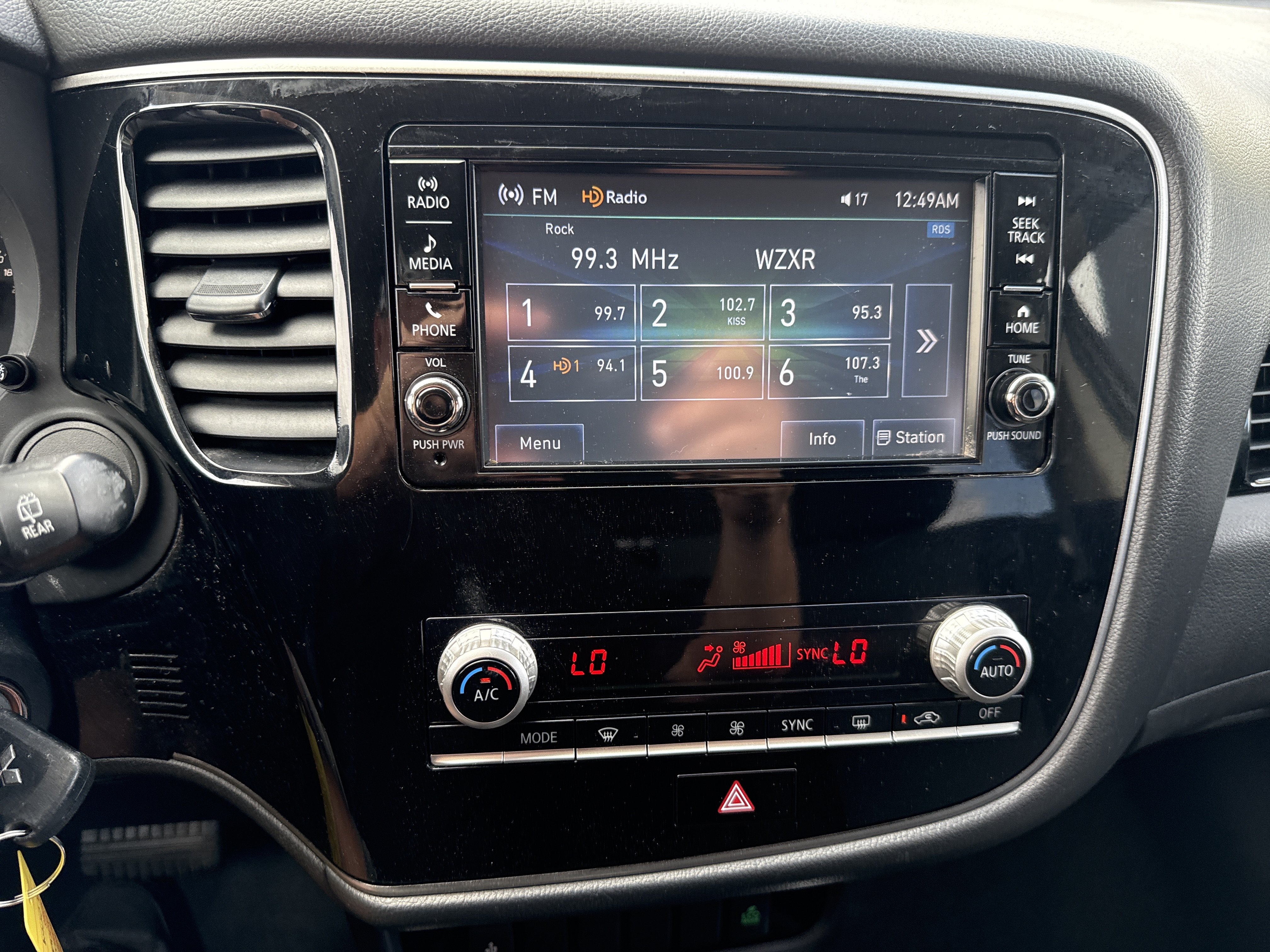 Used 2020 Mitsubishi Outlander ES AWD/4WD image 25