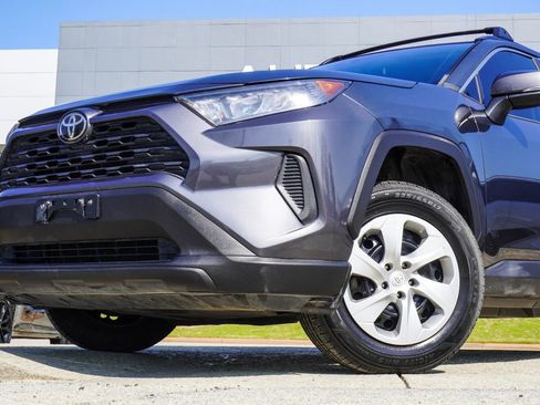 Used 2020 Toyota RAV4 LE image 2