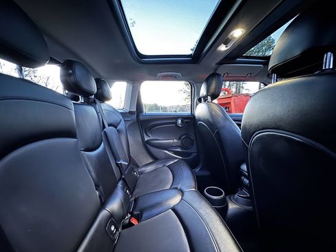 Used 2017 MINI Cooper 4-Door Hardtop image 15