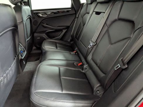 Used 2024 Porsche Macan image 27