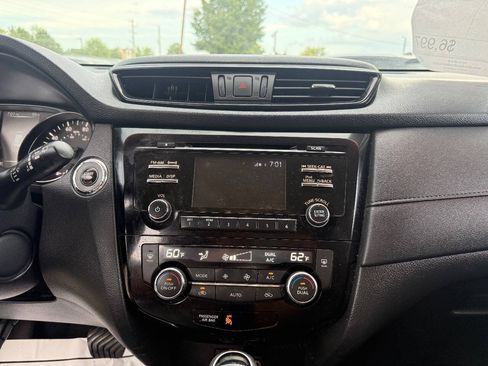 Used 2017 Nissan Rogue SV FWD image 20