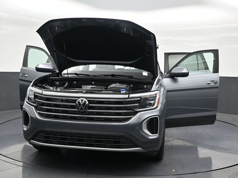 Used 2024 Volkswagen Atlas SE FWD image 39