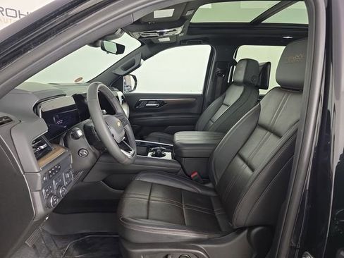Used 2025 Chevrolet Suburban High Country AWD/4WD image 20
