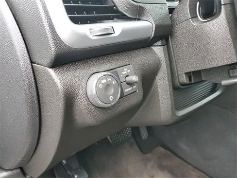 Used 2016 GMC Acadia SLE image 16