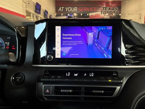 Used 2025 Toyota Camry SE FWD image 25