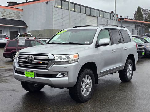 Used 2016 Toyota Land Cruiser image 3