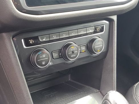 Used 2020 Volkswagen Tiguan SE image 27