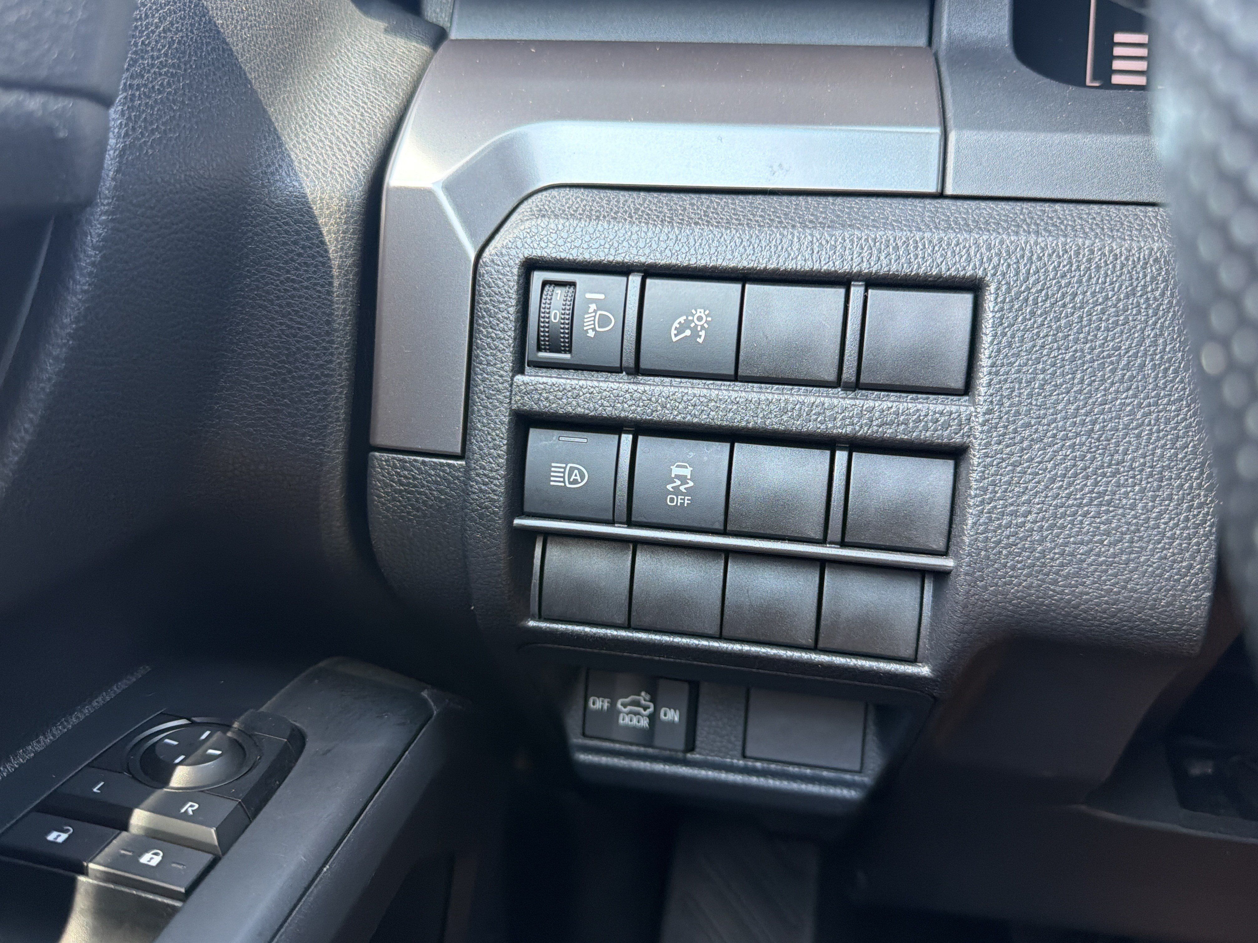 Certified 2025 Toyota Tacoma SR5 AWD/4WD image 13