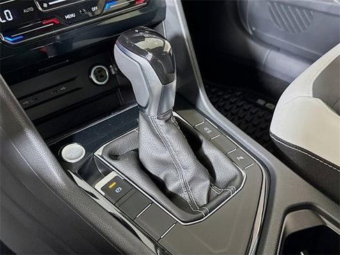 New 2025 Volkswagen Taos SE image 10