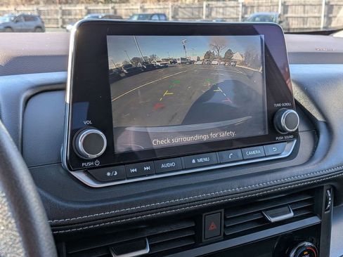 Used 2023 Nissan Rogue SV image 14