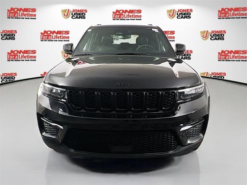 Used 2023 Jeep Grand Cherokee Altitude image 12