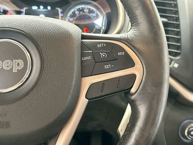 Used 2016 Jeep Cherokee Latitude w/ Cold Weather Group AWD/4WD image 9