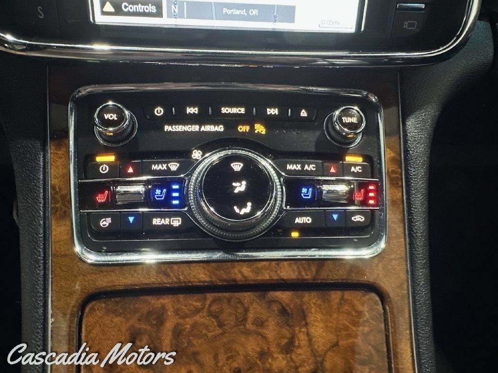 Used 2017 Lincoln Continental Reserve w/ Technology Package AWD/4WD image 38