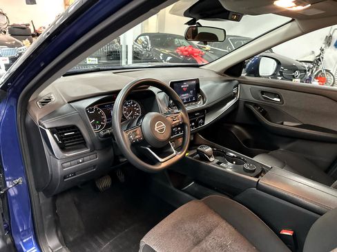 Used 2021 Nissan Rogue SV image 17