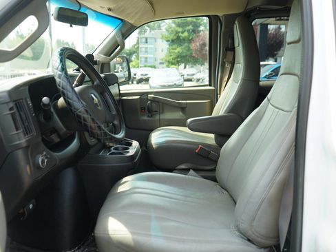 Used 2017 Chevrolet Express 3500 LS RWD image 10