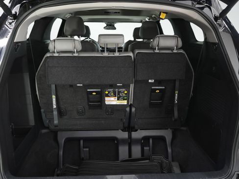 Used 2025 Toyota Sienna XLE w/ XLE Plus Package image 9