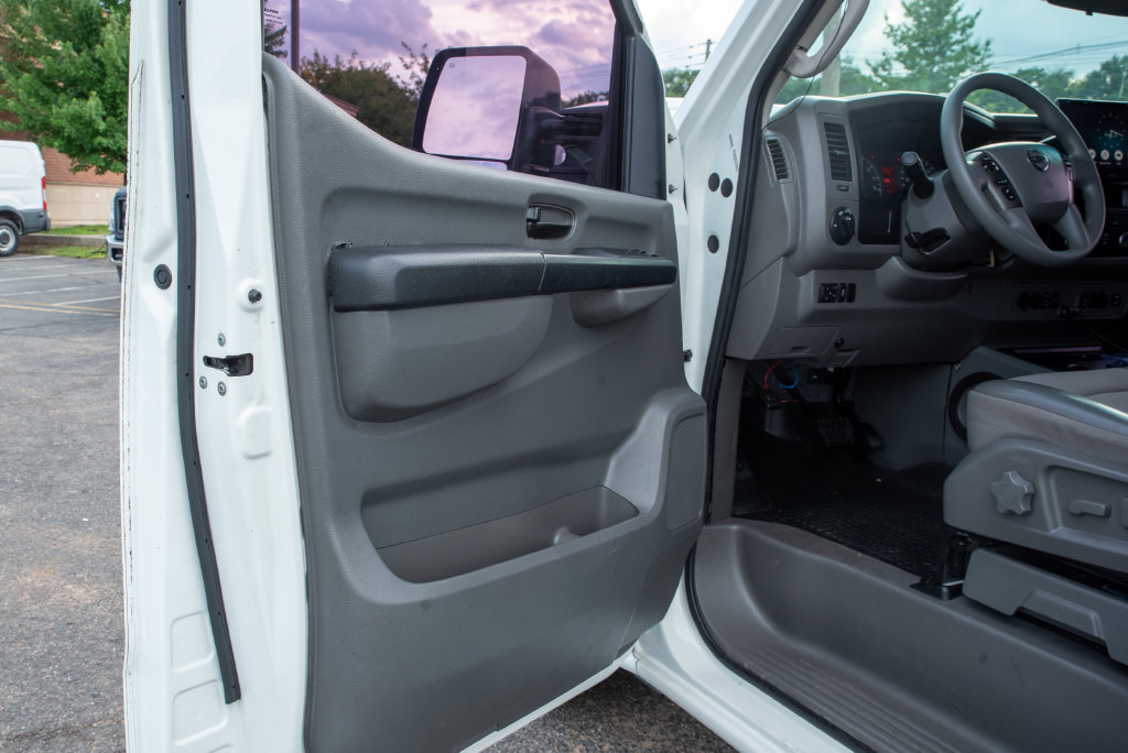 Used 2013 Nissan NV 3500 SV w/ Technology Pkg RWD image 5