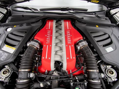 Used 2018 Ferrari GTC4Lusso AWD/4WD image 48