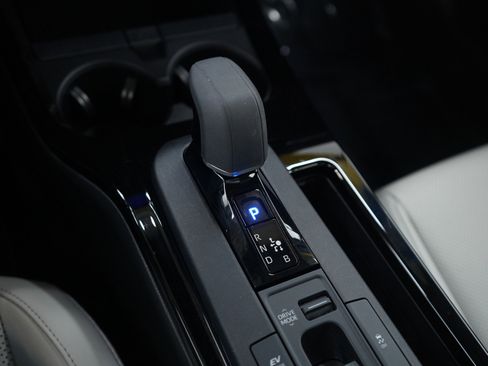 Used 2025 Toyota Prius Limited image 23