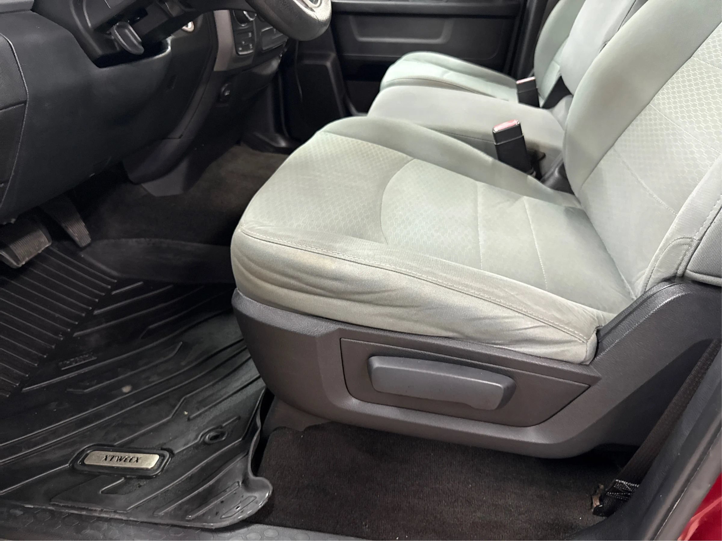 Used 2014 RAM 1500 Express AWD/4WD image 27