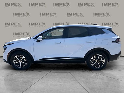 Used 2024 Kia Sportage EX FWD image 2