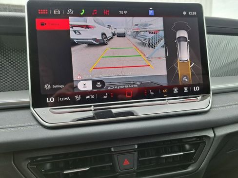 New 2026 Volkswagen Tiguan SE image 11