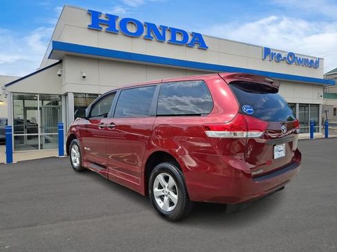 Used 2011 Toyota Sienna w/ Towing Pkg FWD image 6