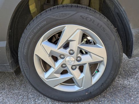 Certified 2025 Hyundai Kona SE image 12