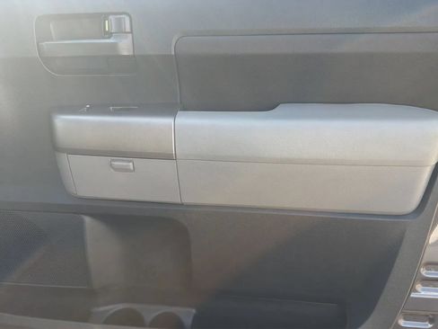 Used 2012 Toyota Tundra 4x4 CrewMax w/ SR5 Pkg image 30