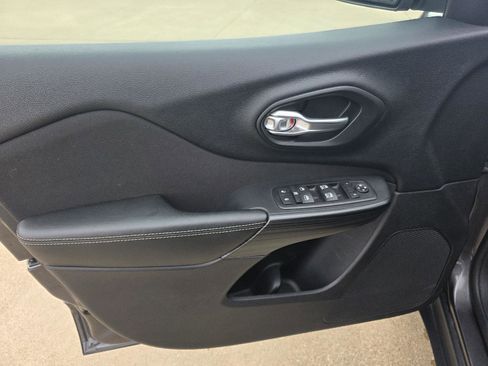 Used 2016 Jeep Cherokee Latitude w/ Safety/Convenience Group image 57