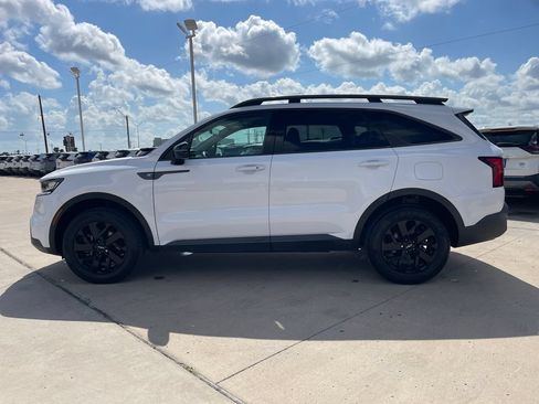 Used 2022 Kia Sorento S AWD/4WD image 2