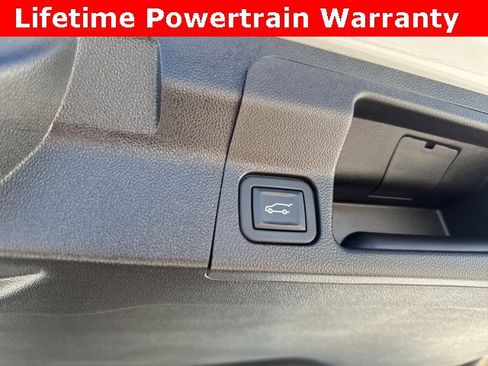 Used 2023 GMC Acadia SLE w/ Driver Convenience Package image 25