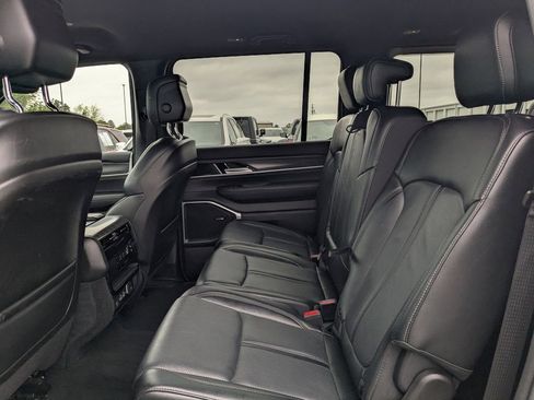 Used 2024 Jeep Wagoneer Series II w/ Flexible Seating Group AWD/4WD image 14